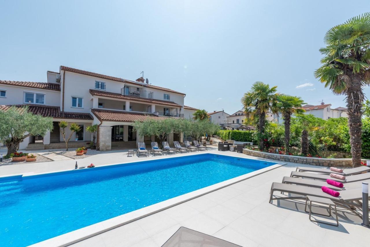 Villa Hope - Apartments With Shared Pool Porec Exterior photo