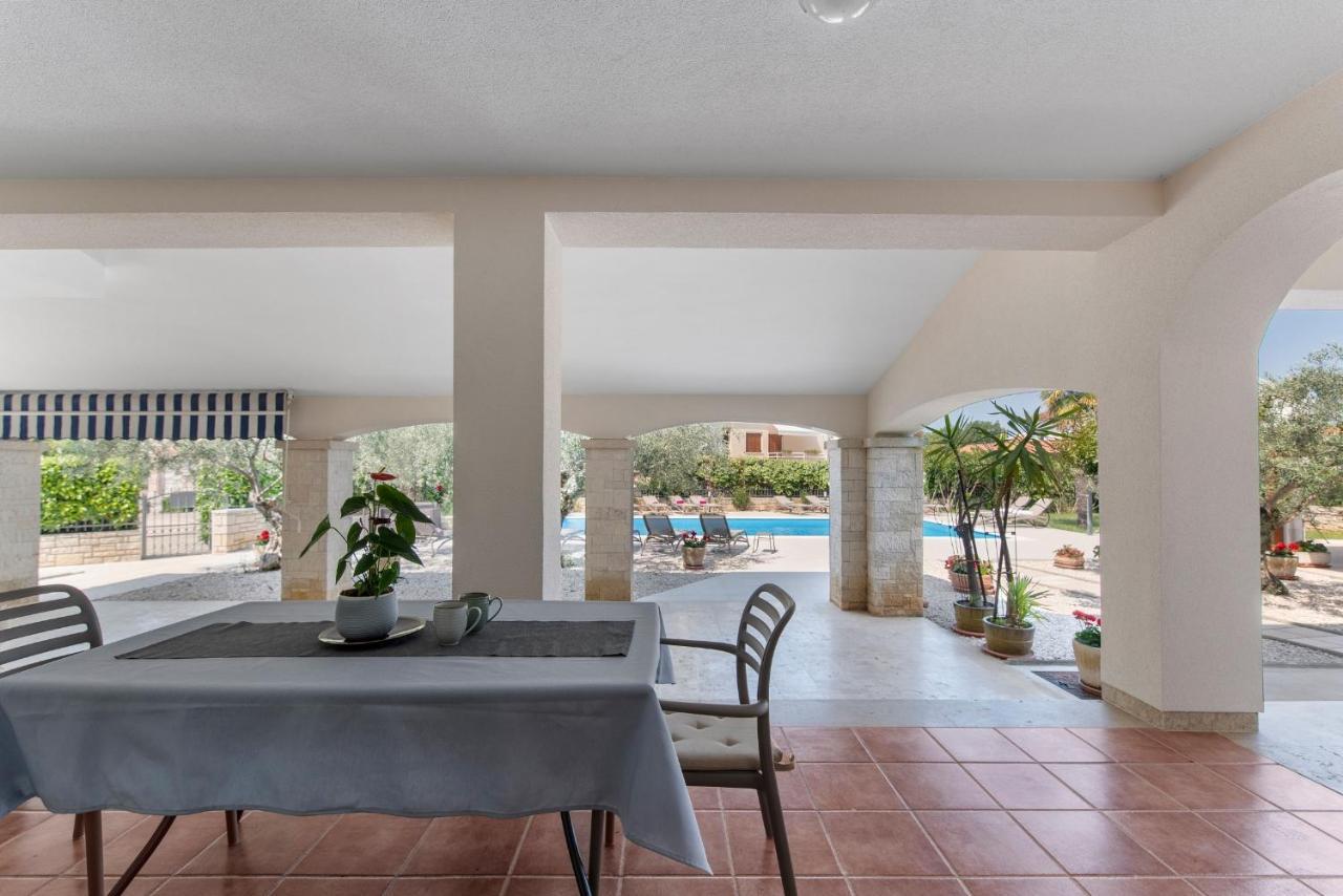 Villa Hope - Apartments With Shared Pool Porec Exterior photo