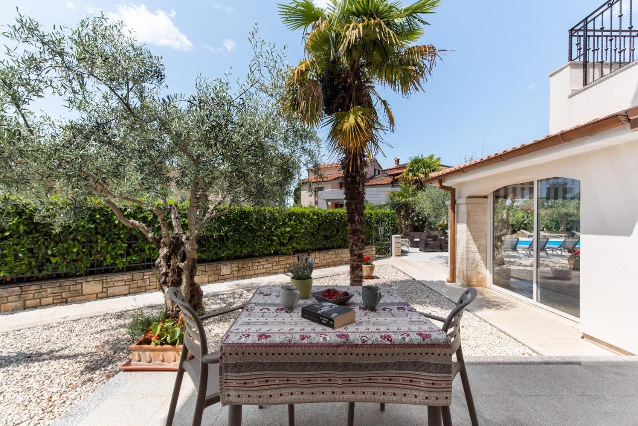 Villa Hope - Apartments With Shared Pool Porec Exterior photo