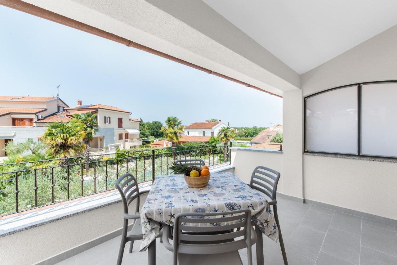 Villa Hope - Apartments With Shared Pool Porec Exterior photo