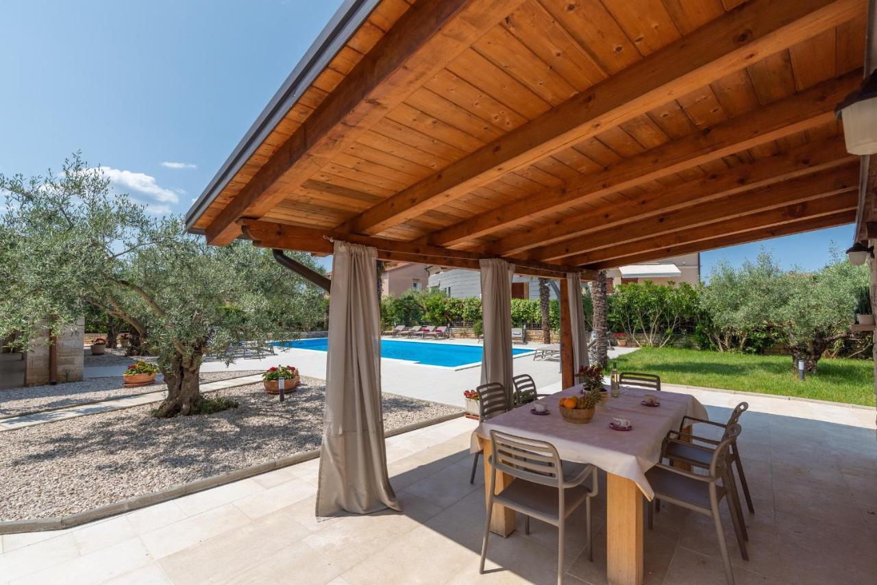 Villa Hope - Apartments With Shared Pool Porec Exterior photo