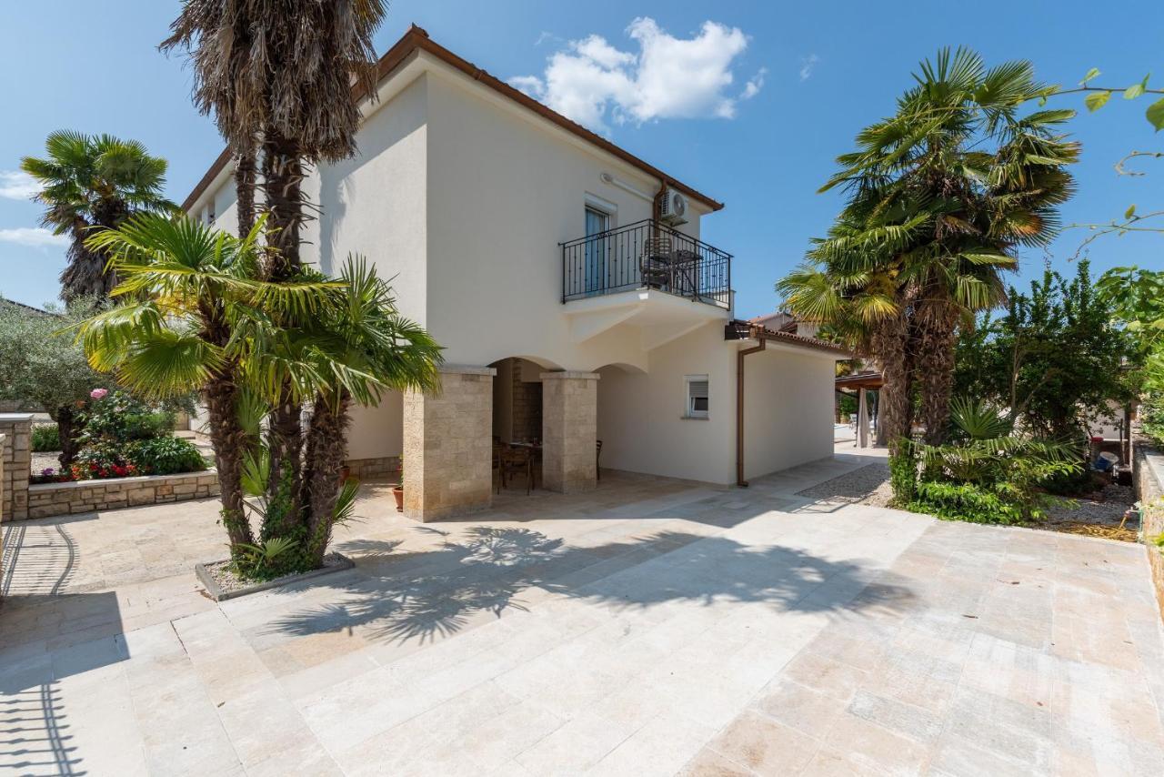 Villa Hope - Apartments With Shared Pool Porec Exterior photo