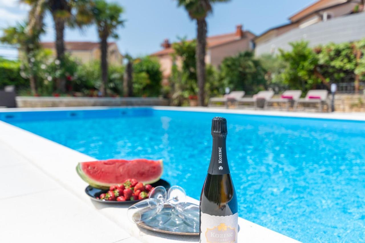 Villa Hope - Apartments With Shared Pool Porec Exterior photo