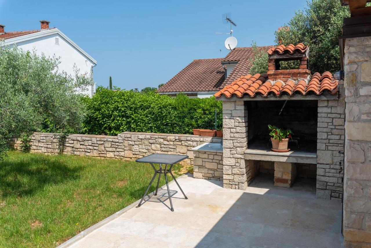 Villa Hope - Apartments With Shared Pool Porec Exterior photo