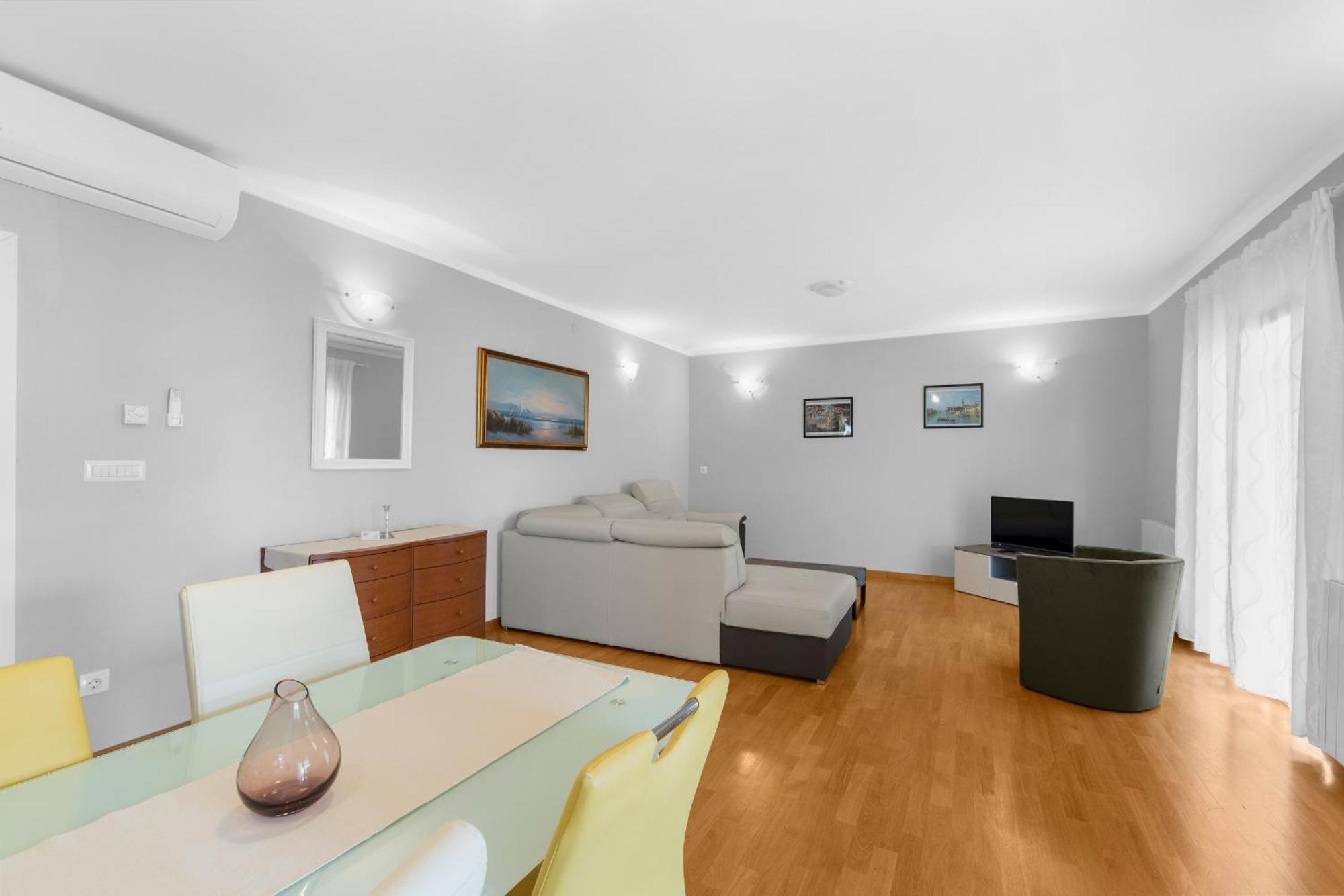 Villa Hope - Apartments With Shared Pool Porec Room photo