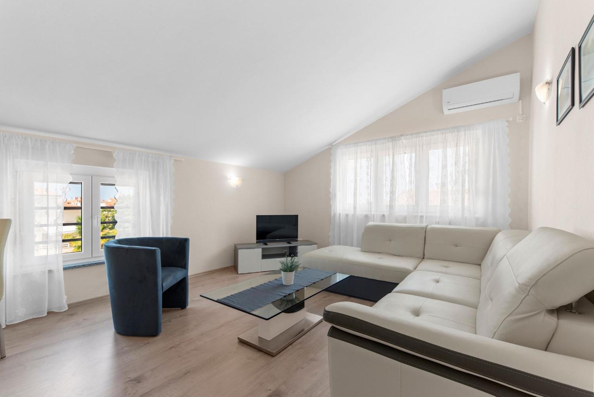 Villa Hope - Apartments With Shared Pool Porec Room photo
