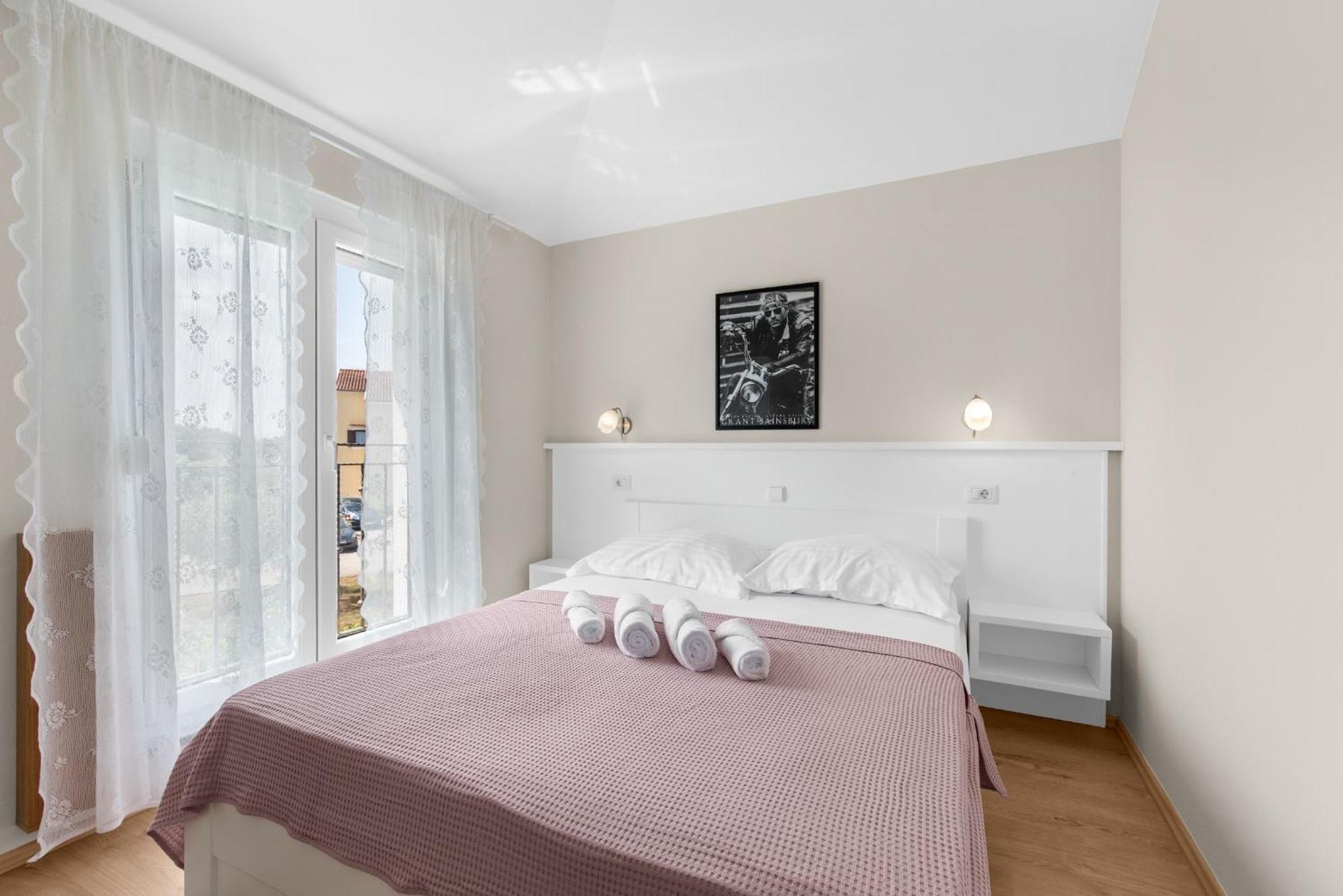 Villa Hope - Apartments With Shared Pool Porec Room photo
